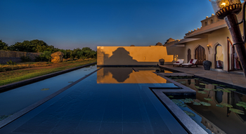 Evolve Kamalapura Palace: Jal Mahal Pool