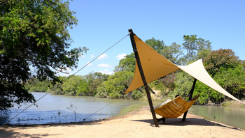 Mukambi Fig Tree Bush Camp: Hängematte am Wasser