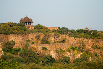 Sujan Sher Bagh: Ganesh Tempel und Festungsmauern