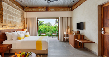 Woods at Sasan: Terrassenstudio Doppelbett