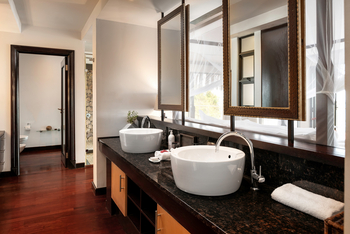 Anantara Bazaruto Island Resort: Zwei Waschbecken im Badezimmer