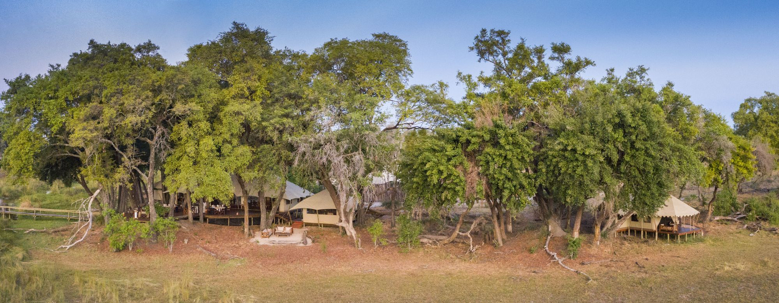 Duba Explorers Camp Duba Explorers Camp: Lage unter Bäumen