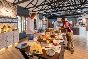 Etosha Safari Lodge: Buffet