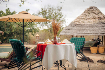 KIA Lodge: Outdoor Dining am Pool
