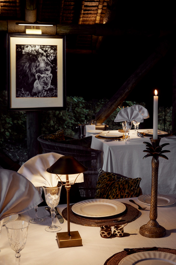 Laba Jongomero: Candle Light Dinner