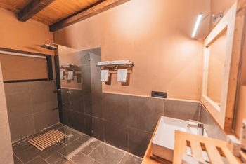 Rumbak Lodge: Dusche