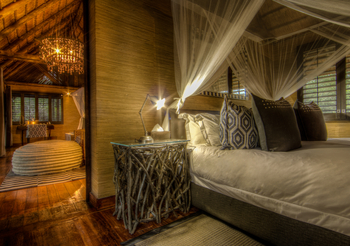 Savute Safari Lodge: Familieneinheit - Bett mit Moskitonetz