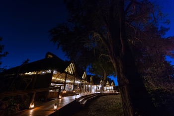 Splash Camp: Hauptgebäude bei Nacht