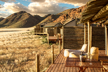 The Elegant Desert Camp: Chalets in der Landschaft