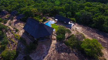 Matobo Hills Lodge Matobo Hills Lodge: Hauptgebäud, Pool und Speisesaal