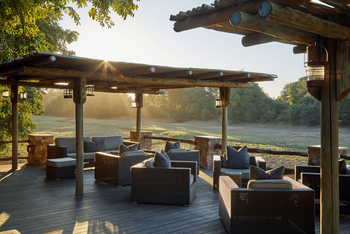 Mfuwe Lodge: Deck
