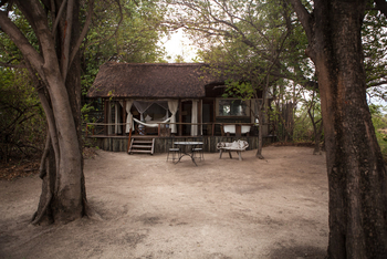 Sindabezi Island Camp: Honeymoon Chalet