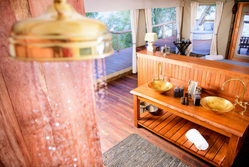 Ila Safari Lodge Ila Safari Lodge: Luxury Tent - Doppelwaschtisch