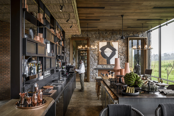 Singita Kwitonda Lodge: Bar und Coffee Station